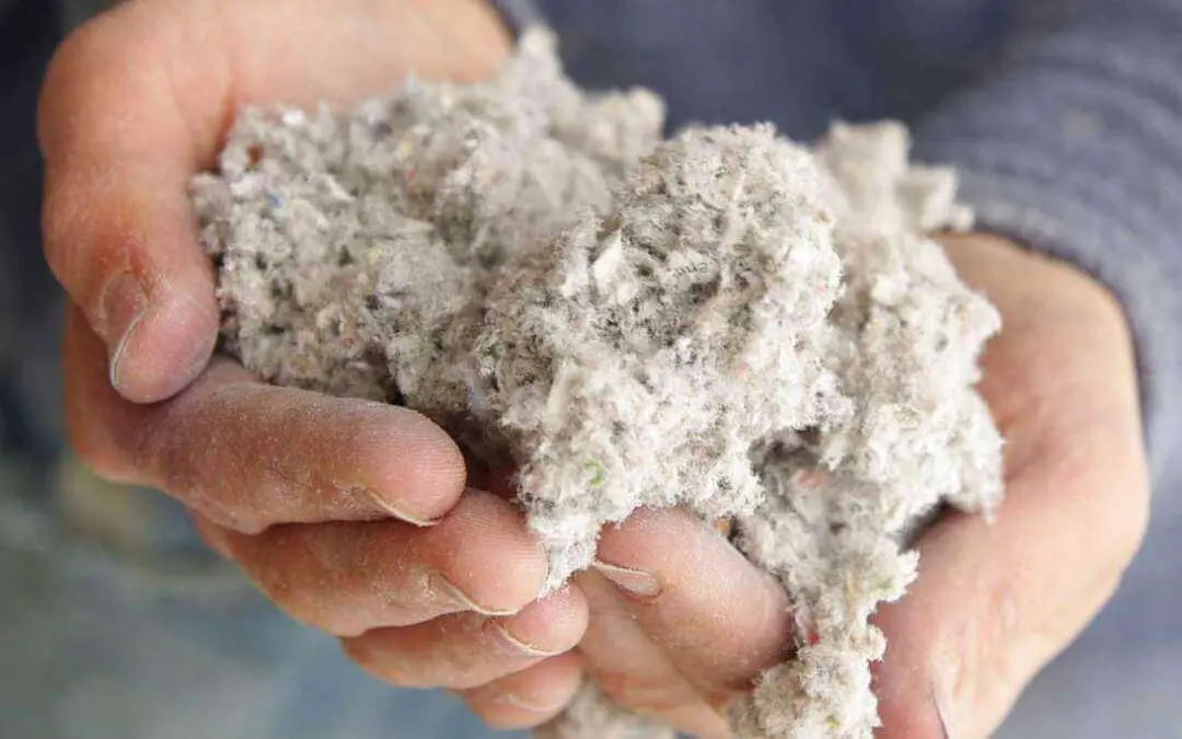 isolation soufflée des combles laine de roche et de verre