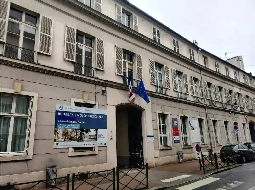TRAITEMENT DE LA CHARPENTE D'UNE ÉCOLE À SAINT-GERMAIN-EN-LAYE