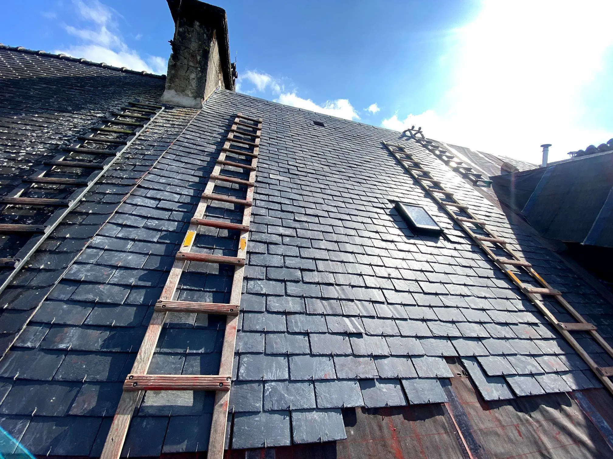 après hydrofuge coloré de toiture et façade à ménilles