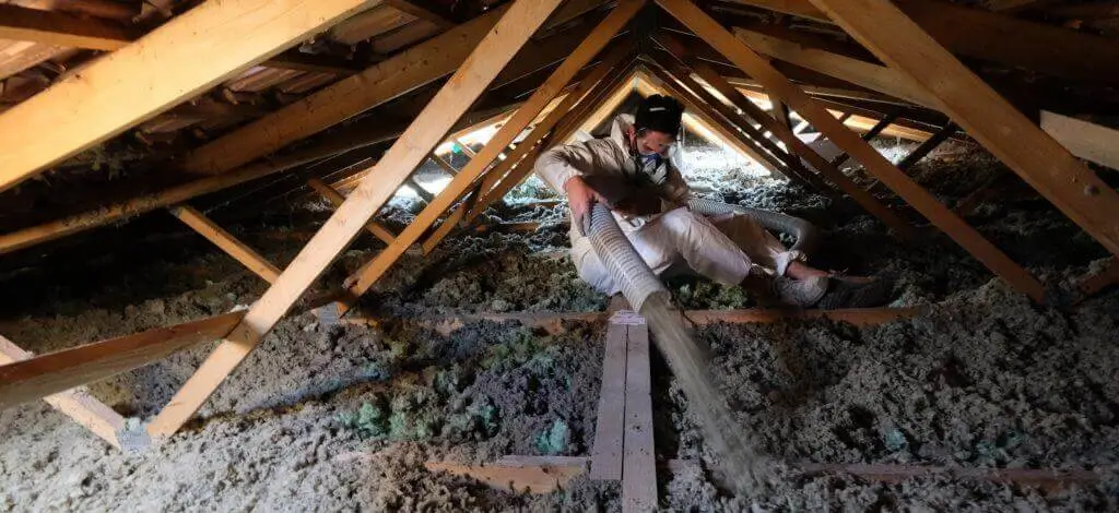 isolation des combles perdus par soufflage société atriome