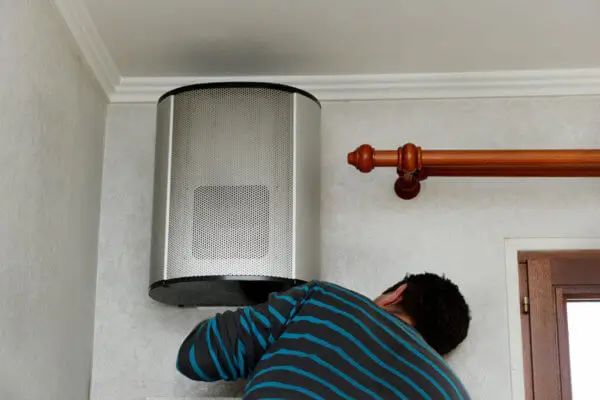 Technicien spécialisé dans l'entretien de ventilation