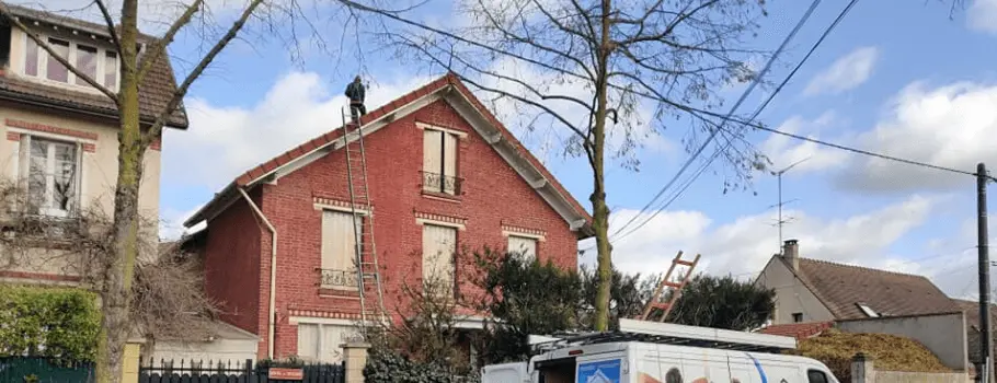 Démoussage de toiture, quand le faire et comment ? - Atriome