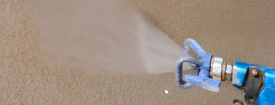 Entretien de façade : entre nettoyage et ravalement des murs - Atriome