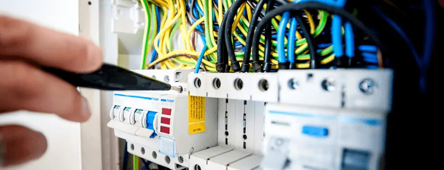 L’importance de la norme NF C 15-100 dans la mise aux normes de tableau électrique - Atriome