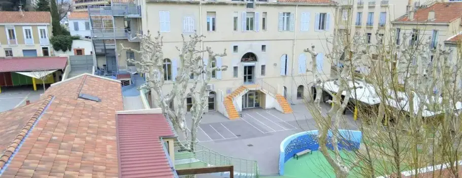 Traitement de charpente pour les bâtiments publics, écoles, musées, chapelles, commerces...