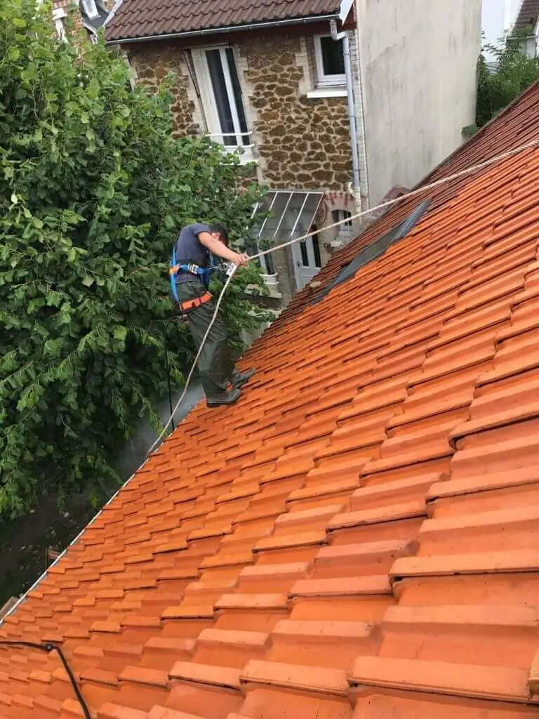 Nettoyage de toiture et traitement hydrofuge tuiles