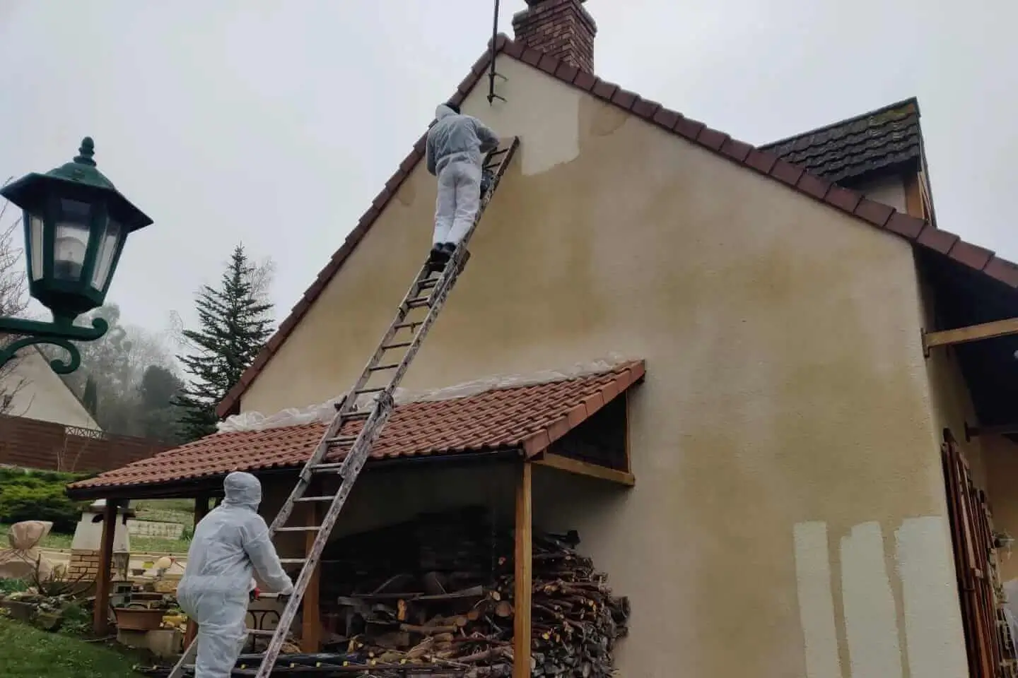 application d'un hydrofuge coloré de façade à Nézel