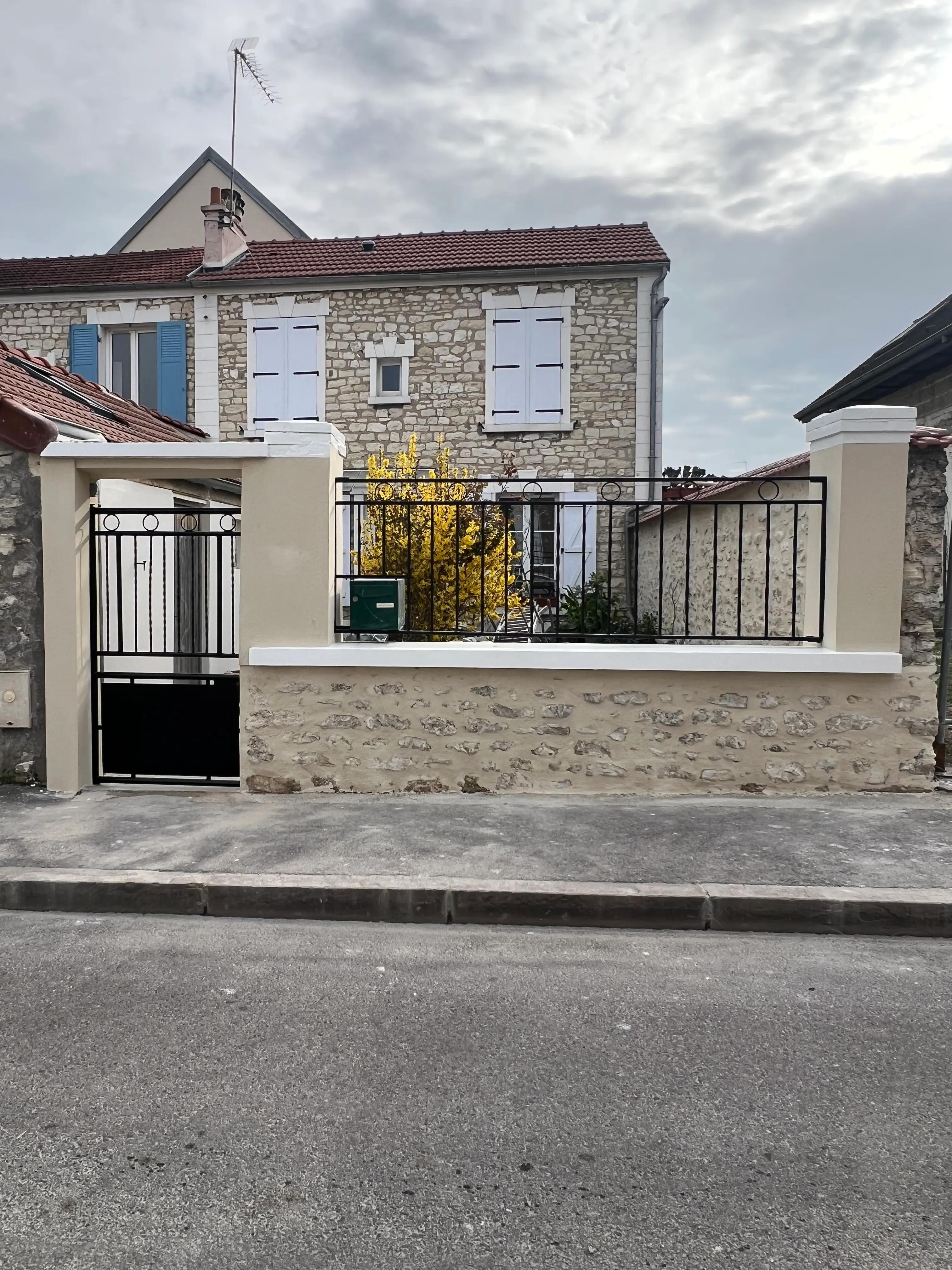 Rejointoiement de mur en pierre Mantes-la-Jolie