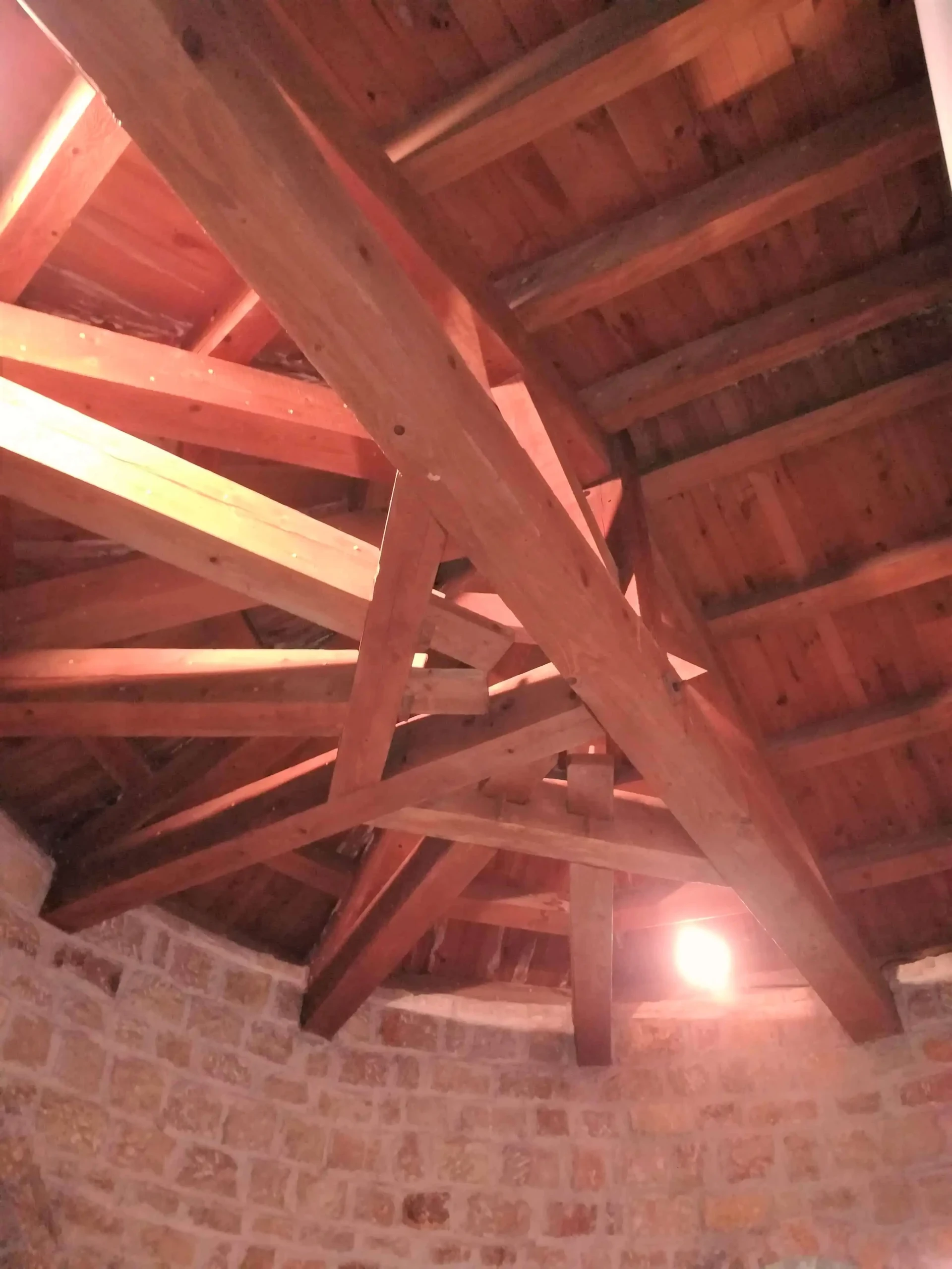 Traitement de charpente de la chapelle Notre Dame des Vignerons à Rasteau